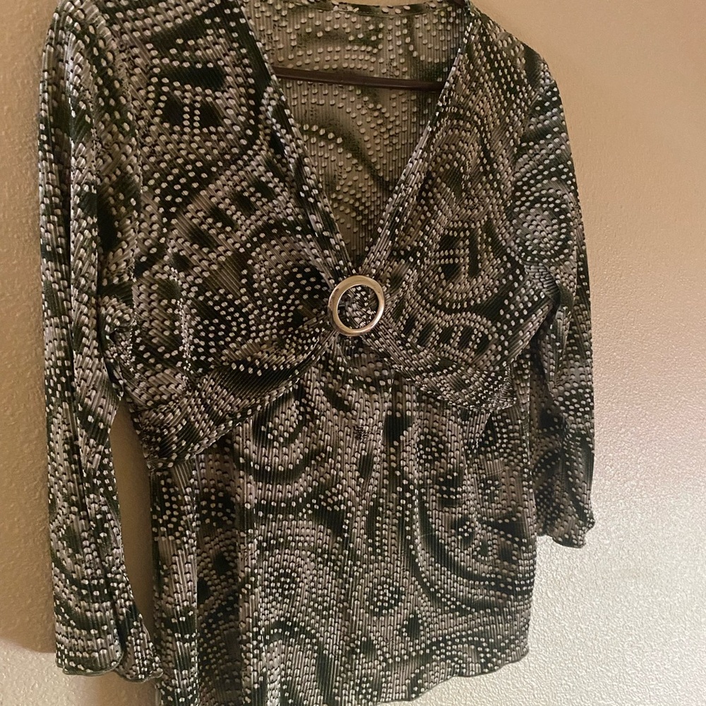 Women’s Black and White Patterned V-Neck Top with Ring Detail